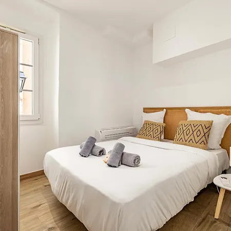 Frere 1 - Air-conditioned 1-bedroom 300m To Palais *
